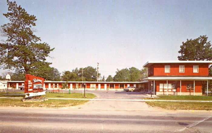 North Country American Inn (Redwood Motel) - Old Postcard